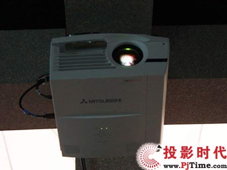三菱FL7000U投影機(jī)