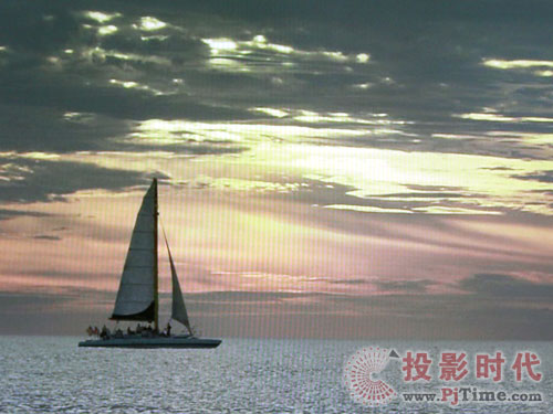 LED水晶 詳評(píng)三星液晶電視UA55B8000噪點(diǎn)和鋸齒測(cè)試