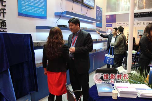ע| InfoComm 2012