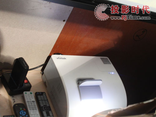 Screen Innovations FlexGlassó̽ͶӰCʾ