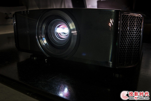 4KЈc䡱 JVC{4KͶӰCr
