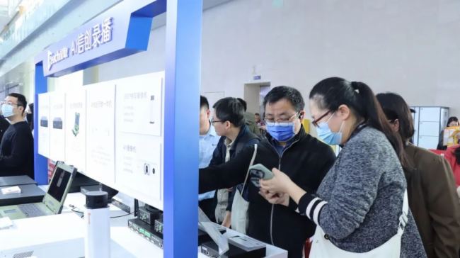 AI?ǻҕӍInfoComm2025JȡAIƷŮʣ